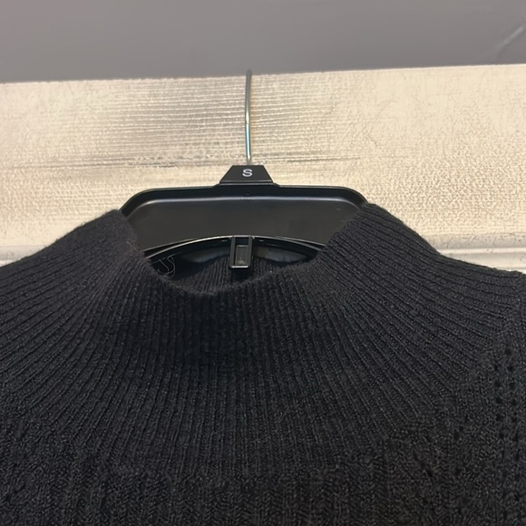 2/$15 Old Navy Sweater Size Medium Black - Picture 3 of 7